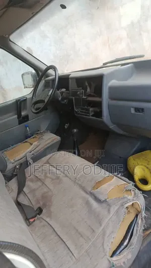 Volkswagen LT 2000 Yellow