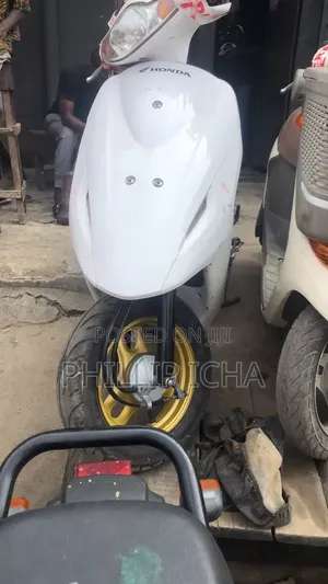 Honda Dio 2002 White