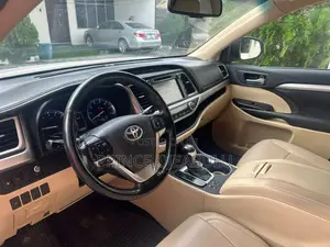 Toyota Highlander XLE 4dr SUV (3.5L 6cyl 6A) 2015 Beige