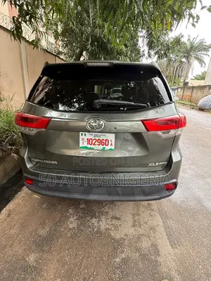 Toyota Highlander XLE 2019 Gray