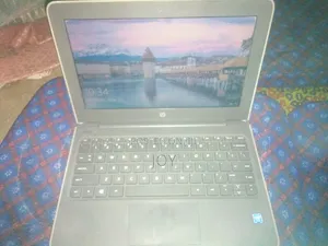 Laptop HP 4GB Intel Celeron SSD 256GB