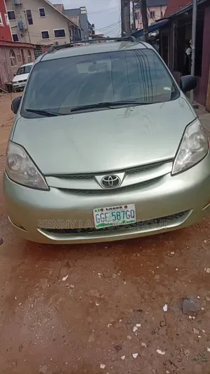 Toyota Sienna 2008 Green