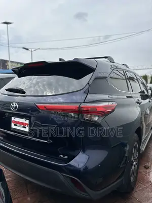Toyota Highlander XLE 2021 Blue