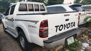 Toyota Hilux 2014 White