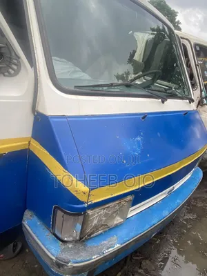 Nissan Caravan (Urvan) 1998 Silver