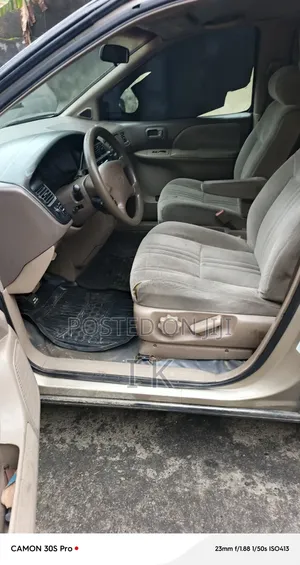 Toyota Sienna 2002 Brown