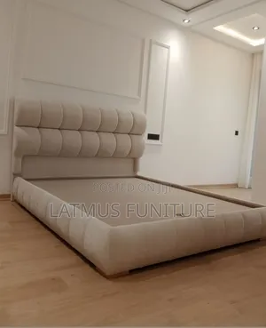 Paded Bed Frame 6/6