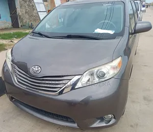 Toyota Sienna 2011 Gray