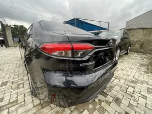 Toyota Corolla XLE (1.8L 4cyl 2A) 2019 Black