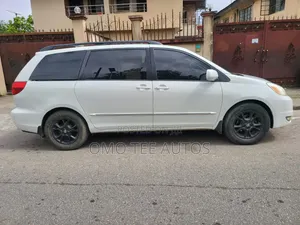 Toyota Sienna 2005 White