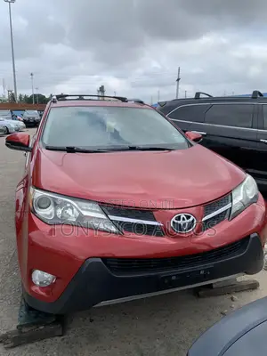 Toyota RAV4 XLE 4dr SUV (2.5L 4cyl 6A) 2014 Red