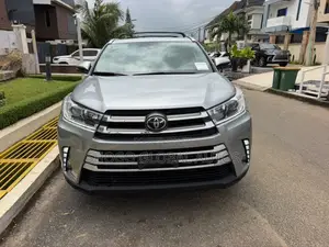 Toyota Highlander XLE 4x2 V6 (3.5L 6cyl 8A) 2017 Silver