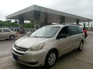 Toyota Sienna 2005 Silver