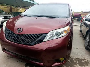 Toyota Sienna 2017 Burgundy