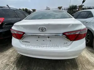 Toyota Camry LE 4dr Sedan (2.5L 4cyl 6A) 2017 White