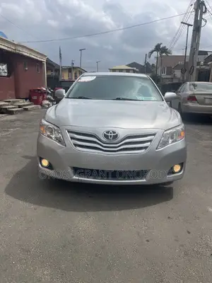 Toyota Camry XLE V6 4dr Sedan (3.5L 6cyl 6AM) 2010 Silver