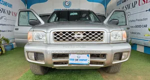 Nissan Pathfinder 2002 Silver