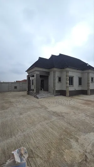 6bdrm Bungalow in Alakia for sale
