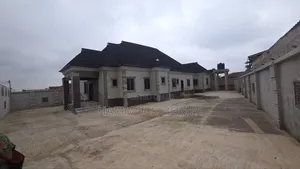6bdrm Bungalow in Alakia for sale