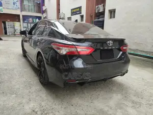 Toyota Camry SE FWD (2.5L 4cyl 8AM) 2018 Black