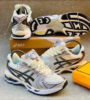 Asics Sneakers