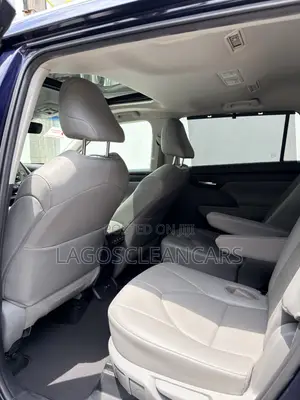 Toyota Highlander XLE 2021 Blue