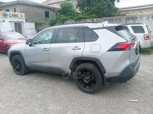 Toyota RAV4 XLE AWD 2019 Gray