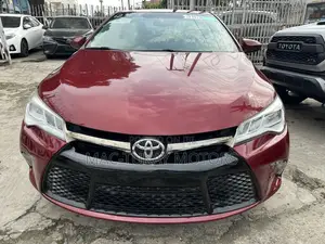 Toyota Camry XLE 4dr Sedan (3.5L 6cyl 6A) 2017 Maroon