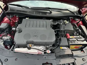 Toyota Camry XLE 4dr Sedan (3.5L 6cyl 6A) 2017 Maroon