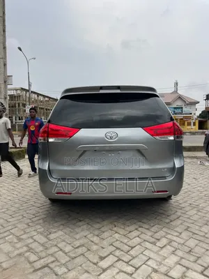 Toyota Sienna 2013 Silver