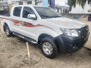 Toyota Hilux 2011 White