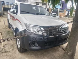 Toyota Hilux 2011 White