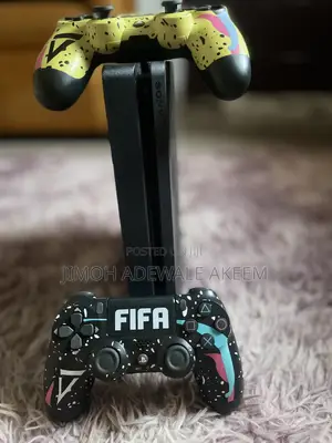 Play Station 4