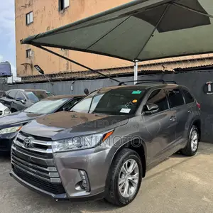 Toyota Highlander XLE V6 4x4 (3.5L 6cyl 6A) 2016 Gray