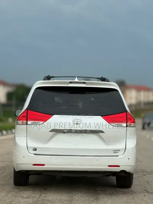 Toyota Sienna Limited 7 Passenger 2011 White
