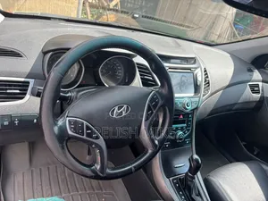 Hyundai Elantra 2015 Red
