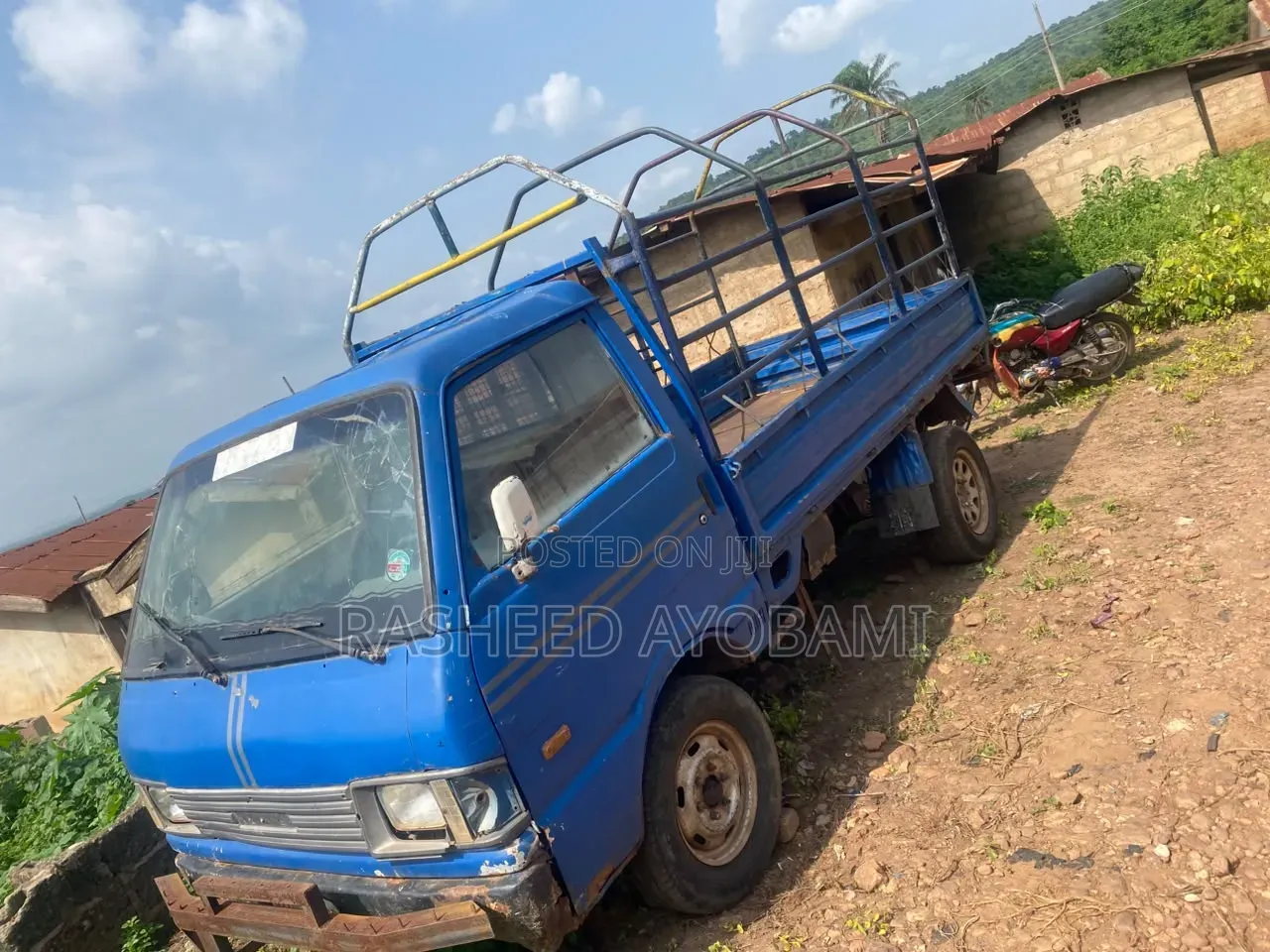 Mazda E2000 2000 Blue