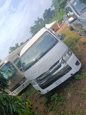Toyota HiAce 2012
