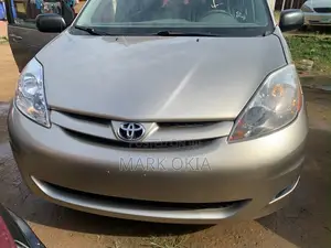 Toyota Sienna 2005 Gold