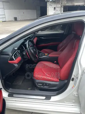 Toyota Camry LE FWD (2.5L 4cyl 8AM) 2018 White