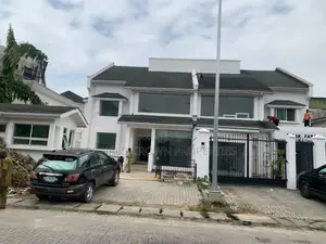 Newly Renovated 5 Bedroom Semi Detached House With Penthouse