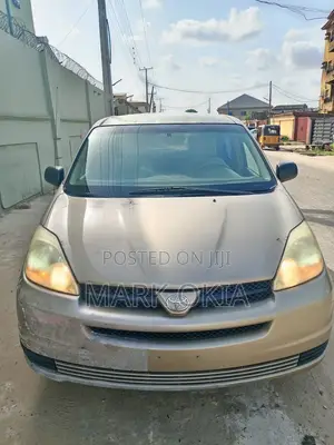 Toyota Sienna 2006 Gold