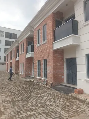 3bdrm Duplex in By Lekki for sale