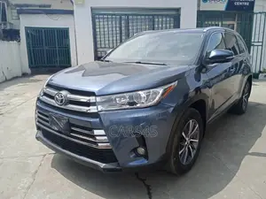 Toyota Highlander XLE 2019 Blue