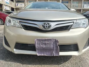 Toyota Camry SE Sport 4dr Sedan (2.5L 4cyl 6A) 2014 Gold
