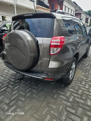 Toyota RAV4 2010 Gold