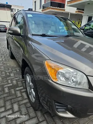 Toyota RAV4 2010 Gold