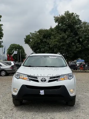 Toyota RAV4 LE 4dr SUV (2.5L 4cyl 6A) 2014 White