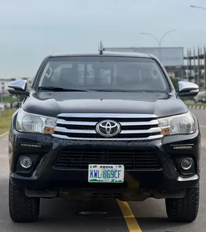 Toyota Hilux 2016 Black