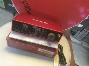 Professional Focusrite Scarlett 2i2 3rd